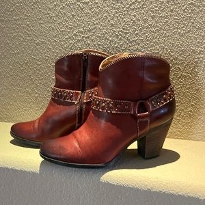 Leather Sofft boots